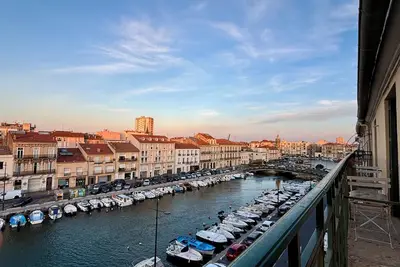 Image de Valmons - Auprès du quai