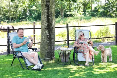 Image de Cozy cottage, view of horse pasture, large garden, pet friendly.