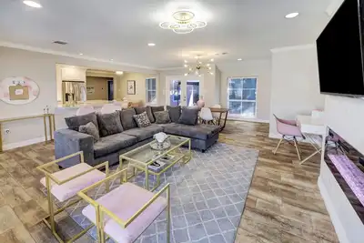 Image de Famous Pink House! 4Beds! 10 min from Galleria!