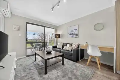 Image de Urban 2br in Rockingham | Walk to Beach & Shops