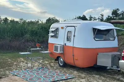 Image de Retro restored 1-bedroom caravan in Fairhope with Ac