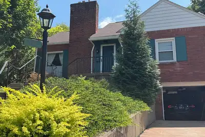 Image de Cozy Furnished 3 Bedroom Mount Lebanon Home 15 Minutes From Downtown Pittsburgh