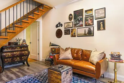 Image de Top Location! 3br Designer Home in Rittenhouse Sq