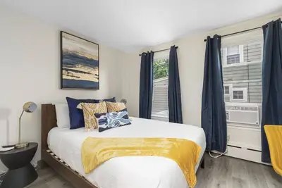 Image de Full Kitchen and Free On-Site Parking | Minutes to Peabody Essex Museum