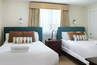 Image de Spacious Good-Value Accommodation | w/ Full Kitchen & Minutes to Peabody Museum