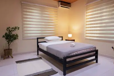 Image de Cozy 4-Bedroom Townhouse in Community 25, Tema