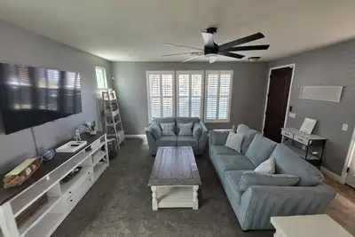 Image de Pet-Friendly 3 bed Home w/ Pool Access, Game Room & Garage – Walk to Dining!