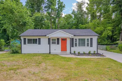 Image de Remodeled 3-bedroom house centrally located in Durham near campus + downtown