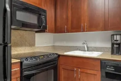 Image de 1br Deluxe Suite with Sparkling Honolulu Skyline-Grand Waikikian Hilton Resort!