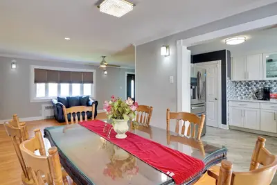 Image de 5 Mi to Dtwn Newark: Hillside Vacation Rental