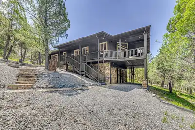 Image de 18 Mi to Ski Apache - Ruidoso Home Fit for Family!