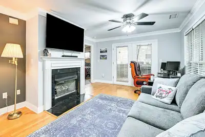 Image de 1/2 Mi to Bank of America Stadium: Uptown Condo!