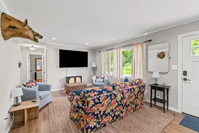 Image de Modern 2br • Pets Ok • Sleeps 8