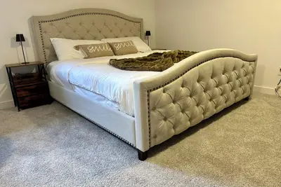 Image de Spacious & Cozy Suite - Private Bath-King Bed-Parking/~30Mins to Downtown Ottawa