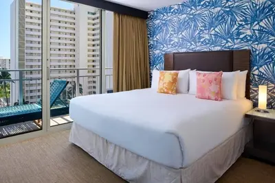 Image de Diamond Head View Junior Suite | Kaimana Beach Hotel | Steps to the Beach