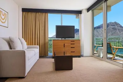 Image de Beachfront Hotel | Diamond Head Views | Direct Ocean Access