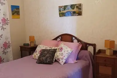 Image de appartement situé dans un petit village touristique  commerces essentiels