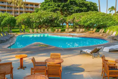 Image de Welcoming Signature Courtyard 2 Queen Beds at Outrigger Kāʻanapali Near Whalers