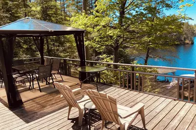 Image de Private Lakefront 3 Bedroom Cabin with Private Dock and Boat Port. Boat Access