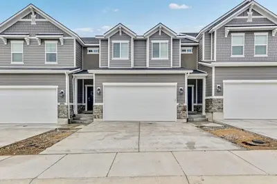 Image de 30+ Day Discount! Pets! Great Location! Garage!