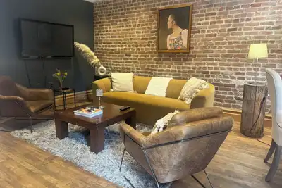 Image de Brick Wall Beauty • Stunning Terrace Spot