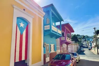 Image de 5. 9 Purple Casita w/ historic balcony