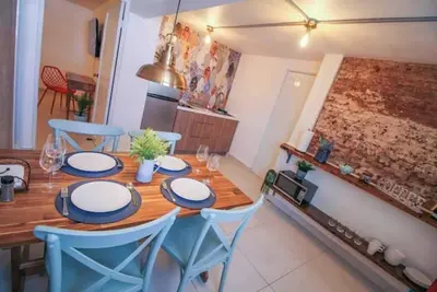 Image de 1. 8 King of Kings Urban Living w/ parking