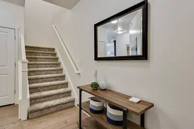 Image de 3-bedroom townhome in serene Lehi with Ac