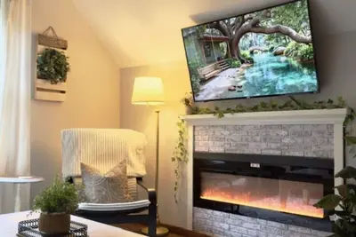 Image de Farm Stay Loft Apt | Sleeps 5