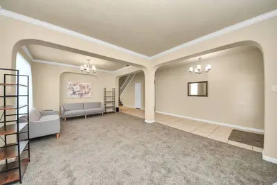 Image de Stylish 6-bedroom house in serene Fresno with Pool access and lake walking trail