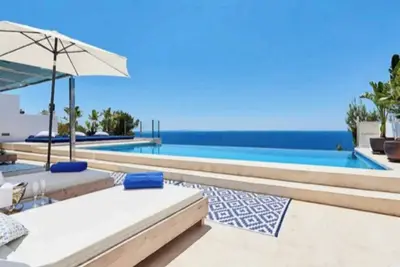 Image de Wonderful villa with infinity pool and incredible views and perfect location.