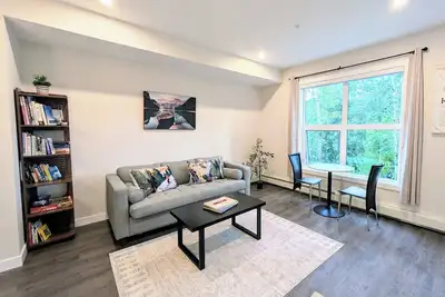 Image de Downtown Golden Condo surrounded by 5 national parks - Liv's Mountain Nest