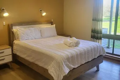 Image de Retreat to Willunga Farmhouse. Attractions Willunga Market, Wineries, Walking