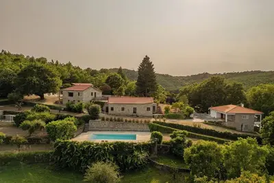 Image de Secluded River-View Estate, Pool & Bbq by HostWise