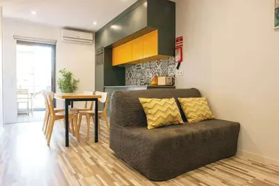 Image de Twin Balcony Flats, Bold Yellow Style by HostWise