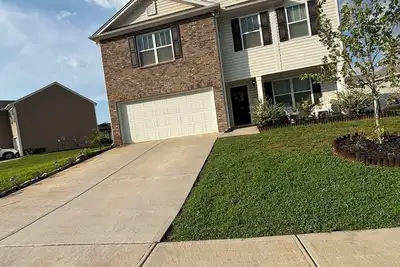 Image de Stylish 3-bedroom home in Powdersville. Pretty, Peaceful, & Perfectly Located.