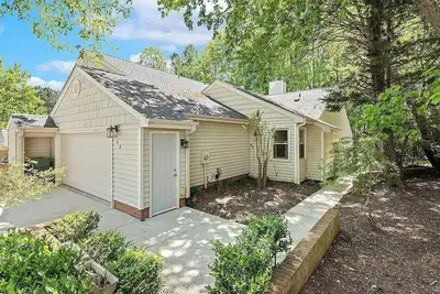 Image de Lazy Lemon; Walk to Koka Booth; Near Wake Med Cary; Well Appointed; Central