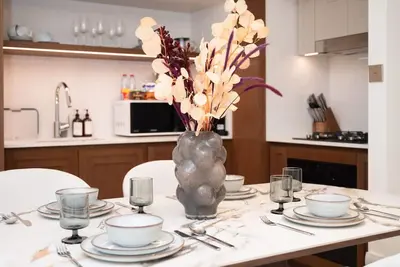 Image de Beachfront Palace Style 1br near Marina