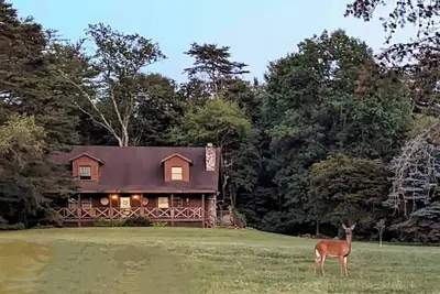 Image de The Cozy Cabin, 4 Br, 2 bath home on 5 private acres in Ne Pa. Family Friendly!