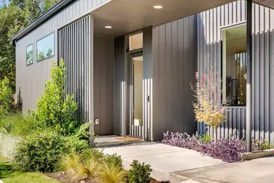 Image de “Modern Austin Oasis with Private Pool – Walk to Zilker & South Lamar! ”