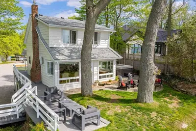 Image de Private 4 Bed, 2 Bath Lakefront Home on Lake Huron - Sleeps 12!