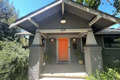 Image de Cozy Craftsman Sanctuary in the best neighborhood in Modesto