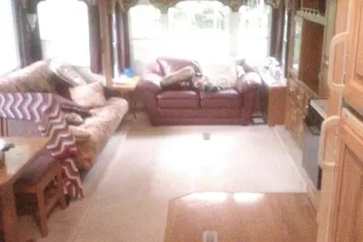 Image de In Nature: Forest, Lake and Canoe; Glamping: Access all paved roads