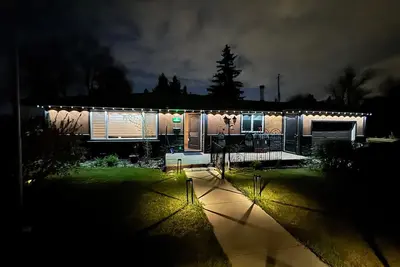 Image de Close to Dt- fully equipped Bungalow. Perfect for seniors, families, and peers.