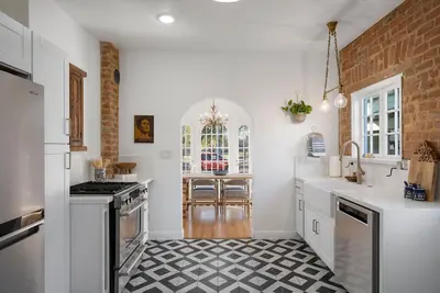 Image de Casa Magdalena Spanish Bungalow + Private Casita | Historic Phoenix Charm | Prime Location