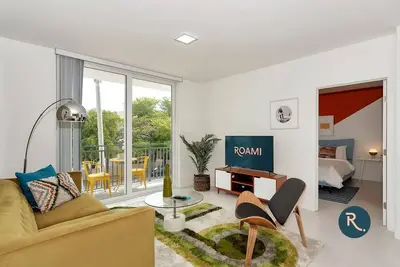 Image de Roami at Grove 27 | Group Friendly | 4br - 2 units