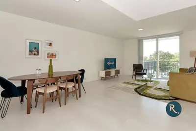 Image de Roami at Grove 27 | Group Friendly | 5br - 2 units