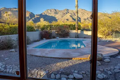 Image de 1 Acre Estate Home, Mtn. Views, Pool, Billiards, Private Desert:Saguaro Sanctuary@Catalina Foothills