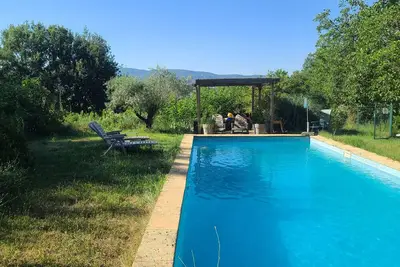 Image de Gite avec piscine à partager au milieu des vignes. Animal de compagnie accepté