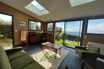 Image de Chalet en Bord de Mer avec Accès Direct à l'Eau